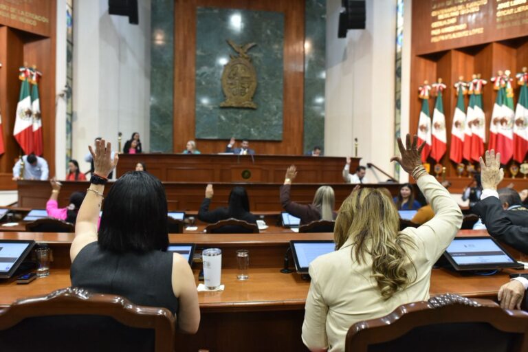 Diputados aprueban iniciativas