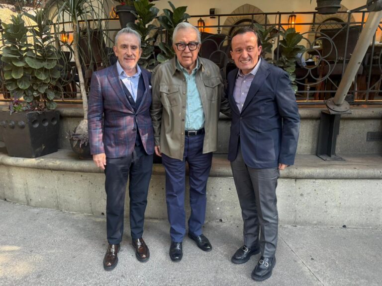 Se reúne el gobernador Ruben Rocha Moya con Mikel Arriola, presidente de la Liga MX, en CDMX Gobernador Rocha se reune con Mikel Arreola