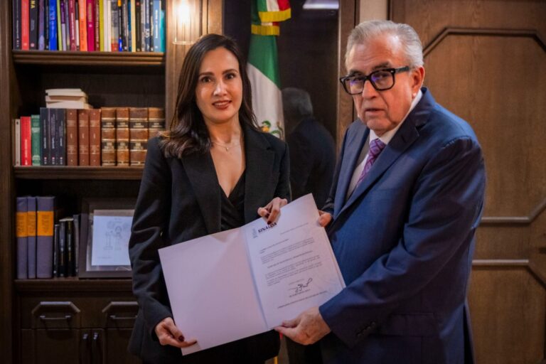 Gobernador toma protesta a Sandra Angulo Cázarez como secretaria de Transparencia y Rendición de Cuentas