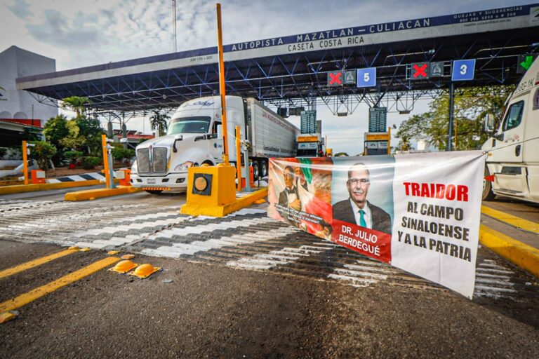 Productores se plantan en caseta Costa Rica