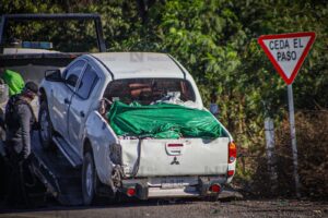Sin claridad FGE sobre dónde levantaron a 5 personas halladas sin vida en Navolato Camioneta con 5 cuerpos en Navolato