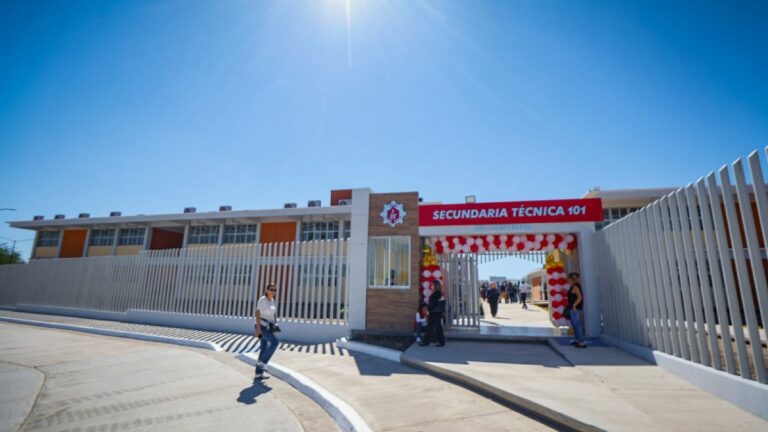 Inauguran secundaria técnica en Valle Alto en Culiacán