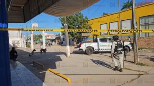 Fue el despojo de un Jimny con un niño a bordo lo del colegio de Culiacán; el menor está a salvo con su familia Reportan gente armada en colegio de Culiacán