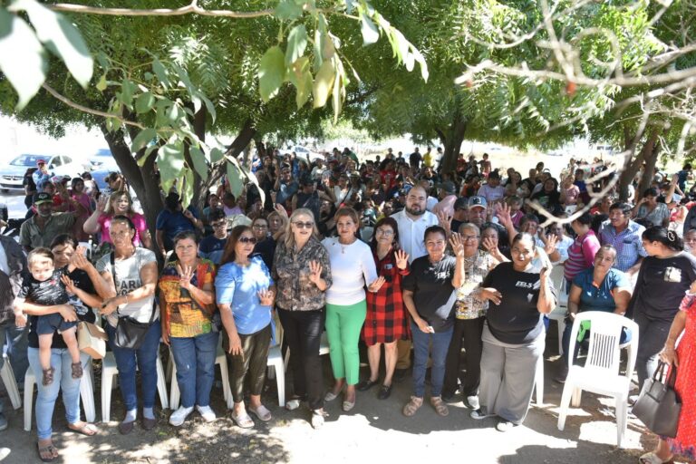 Tere Guerra refrenda pacto social con liderazgos comunitarios