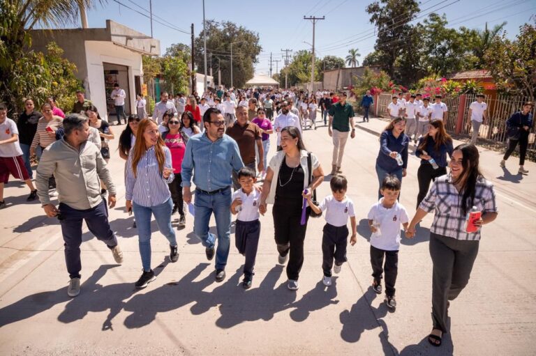 Alcalde de Culiacán, entrega calles en Culiacán