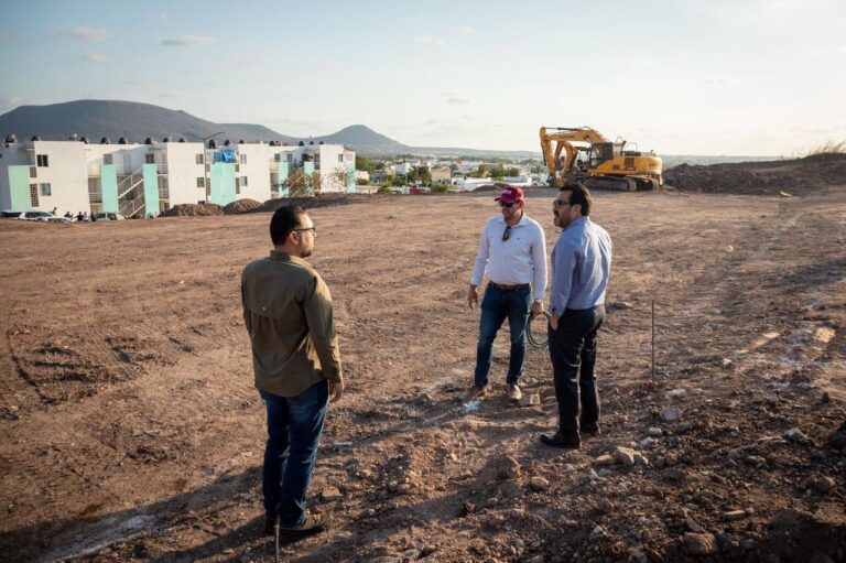 Alcalde de Culiacán supervisa construcción de secundaria en Alturas del sur