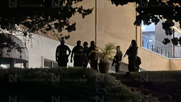 ¡Uno de ellos traía un arma corta! Ejecutan a balazos a dos jóvenes a espaldas de la plaza Cuatro Ríos en Culiacán