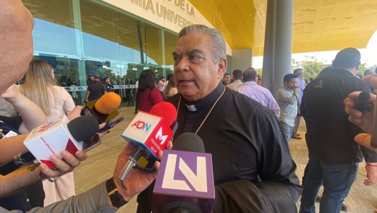 El Obispo de la Diócesis de Culiacán, Jesús José Herrera Quiñónez