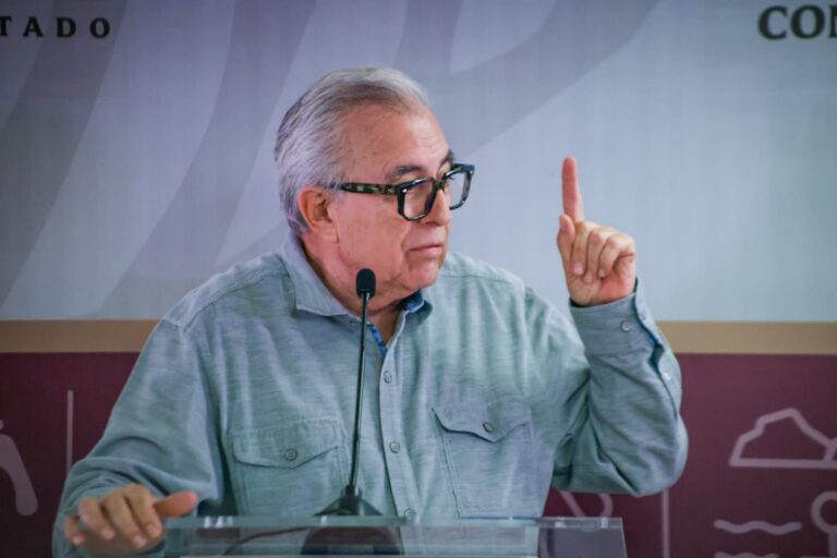 Gobernador Rocha Moya en su conferencia semanera