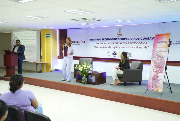 Tere Guerra en el Tec de Guasave