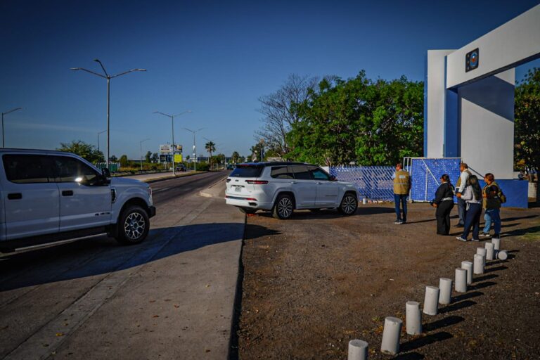 Inicia reunión de seguridad en Culiacán: se reúnen Harfuch y Rocha junto a empresarios y sector educativo Autoridades federales llegan a Culiacán para reunión de seguridad