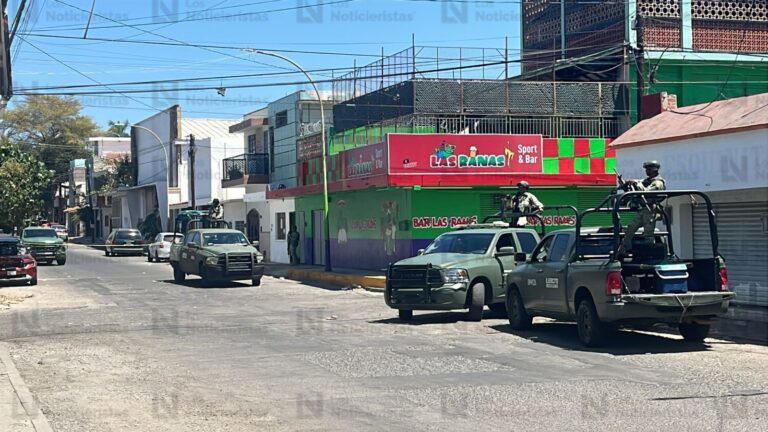 Ejecutan a balazos a una mujer frente al Bar Ranas en la colonia Centro de Culiacán