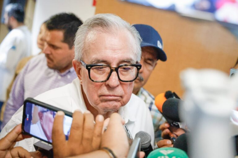 Gobernador Rocha Moya en entrevista en Culiacán