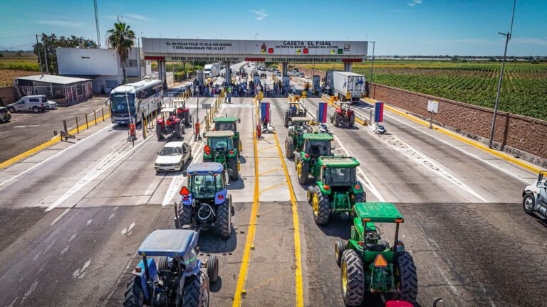 Productores de Sinaloa en Caseta El Pisal