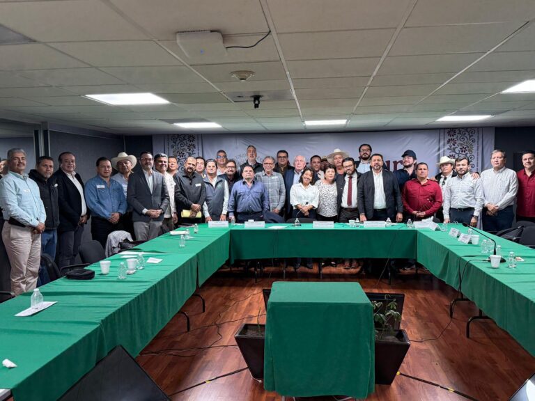 Reunión entre autoridades y productores para fijar precio para maíz