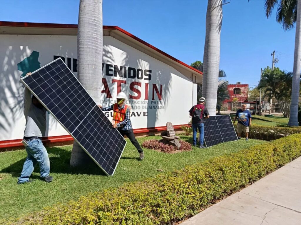 ¿Quieres aprender a instalar paneles solares? Cursos “despegan” en ICATSIN por alza en recibos de CFE