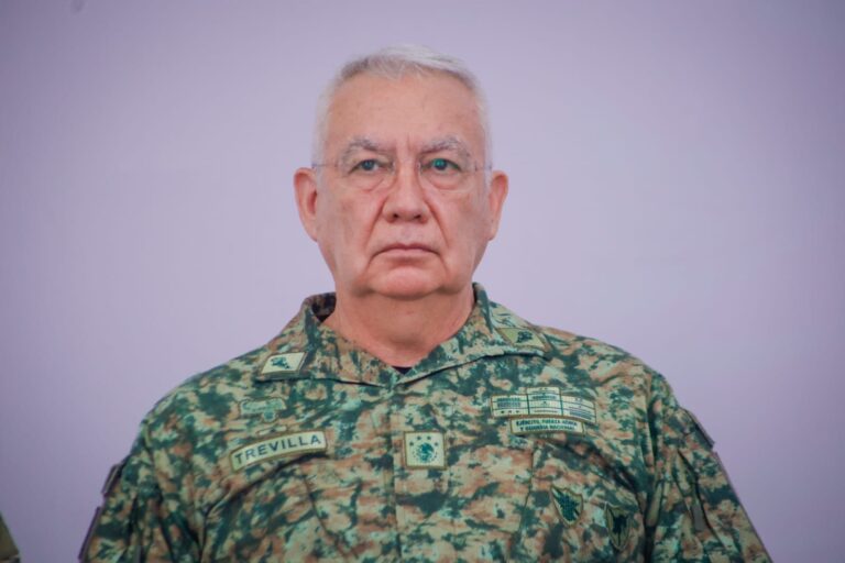 “No nos vamos a ir de Sinaloa; si es necesario vendrá más personal, más equipo de inteligencia y más aeronaves”: Trevilla General Ricardo Trevilla