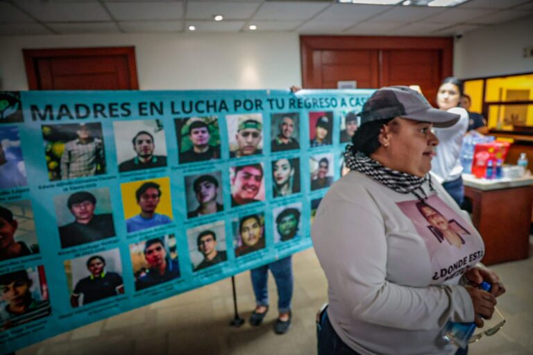 “¿Qué vamos a festejar?”: Colectivo Madres en Lucha por tu Regreso a Casa previo al 10 de mayo; exigen audiencia con la gobernadora Madres buscadoras irrumpen en Gobierno del Estado