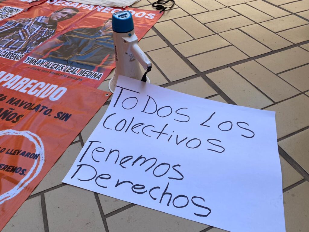 Sabuesos Guerreras se manifiestan en Palacio de Gobierno