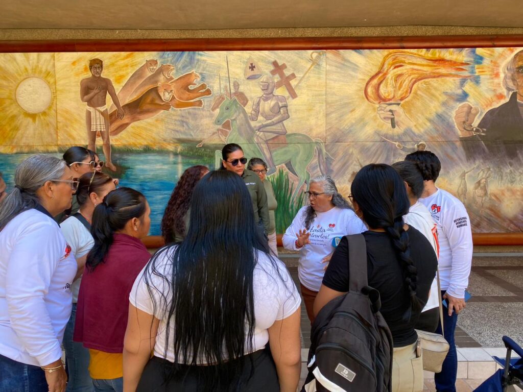 Sabuesos Guerreras se manifiestan en Palacio de Gobierno