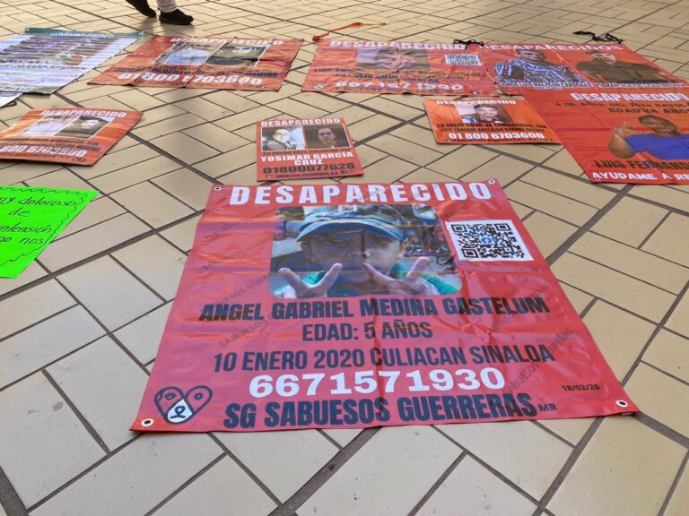 Sabuesos Guerreras se manifiestan en Palacio de Gobierno