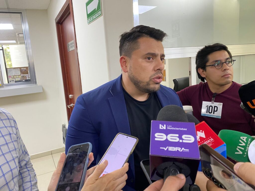 Quieren que Vargas Landeros sea restituido en la alcaldía de Ahome; abogados acuden al Congreso