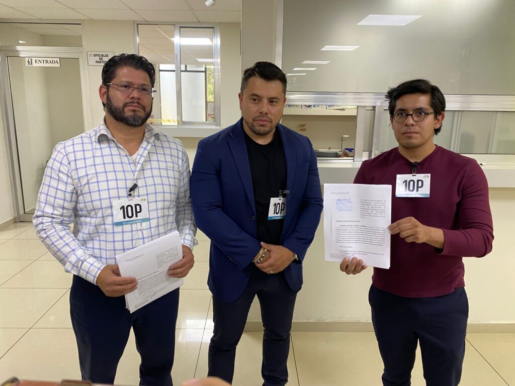 Quieren que Vargas Landeros sea restituido en la alcaldía de Ahome; abogados acuden al Congreso