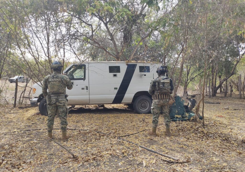 Asegura Marina en Elota una van blindada con adaptación para ametralladora; también decomisan explosivos y droga en el sur de Sinaloa