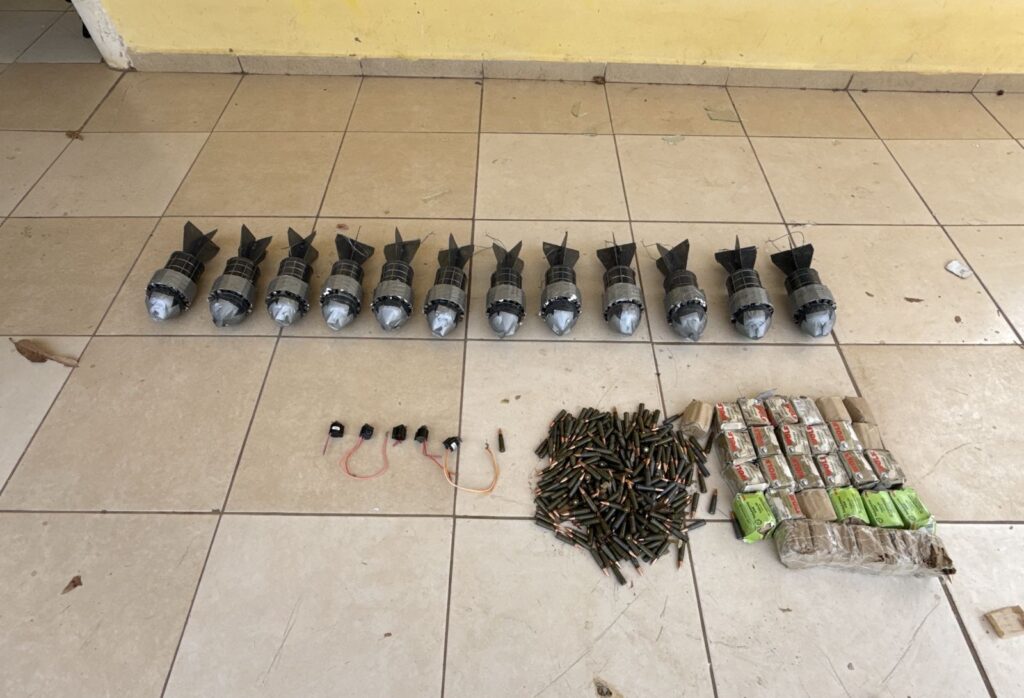 Asegura Marina en Elota una van blindada con adaptación para ametralladora; también decomisan explosivos y droga en el sur de Sinaloa