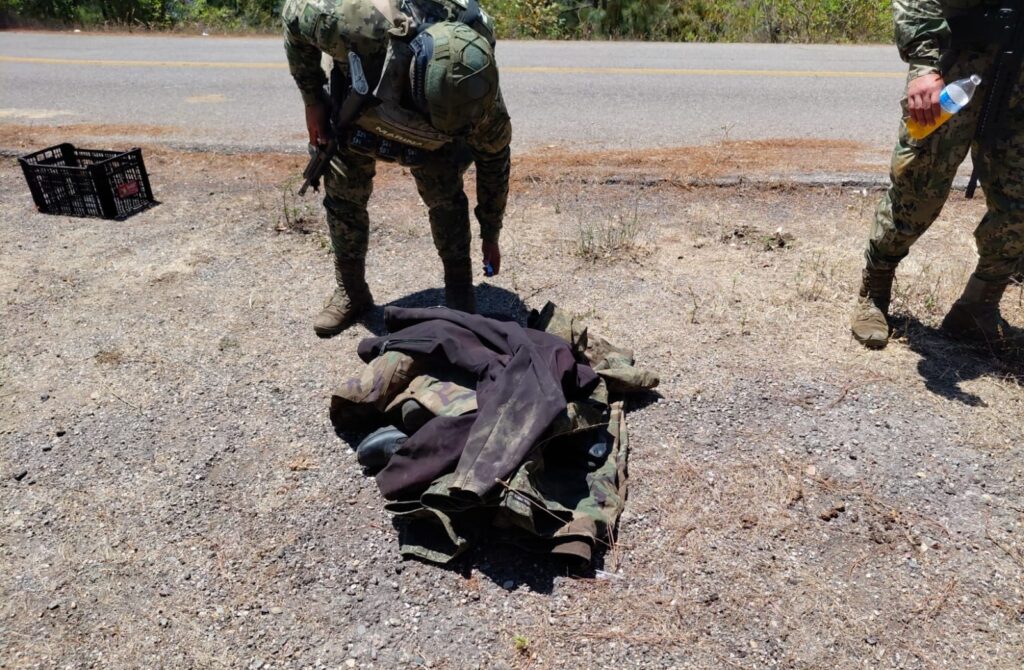 Asegura Marina en Elota una van blindada con adaptación para ametralladora; también decomisan explosivos y droga en el sur de Sinaloa