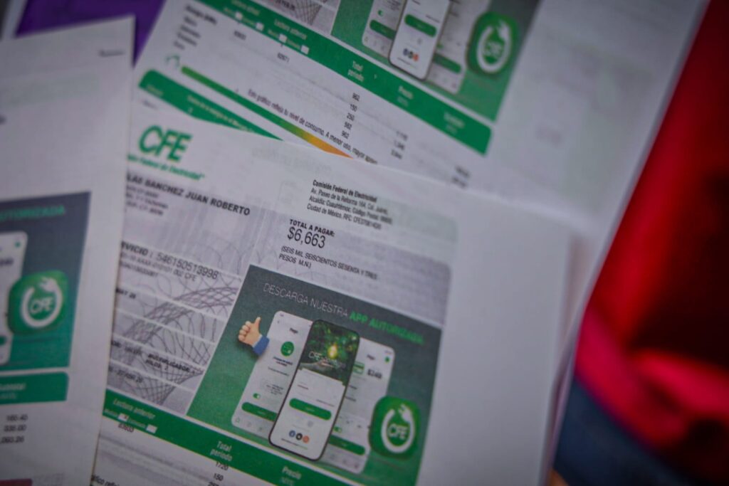 Usuarios de energía eléctrica se manifiestan en el Congreso ante elevados cobros por parte de la CFE en Sinaloa