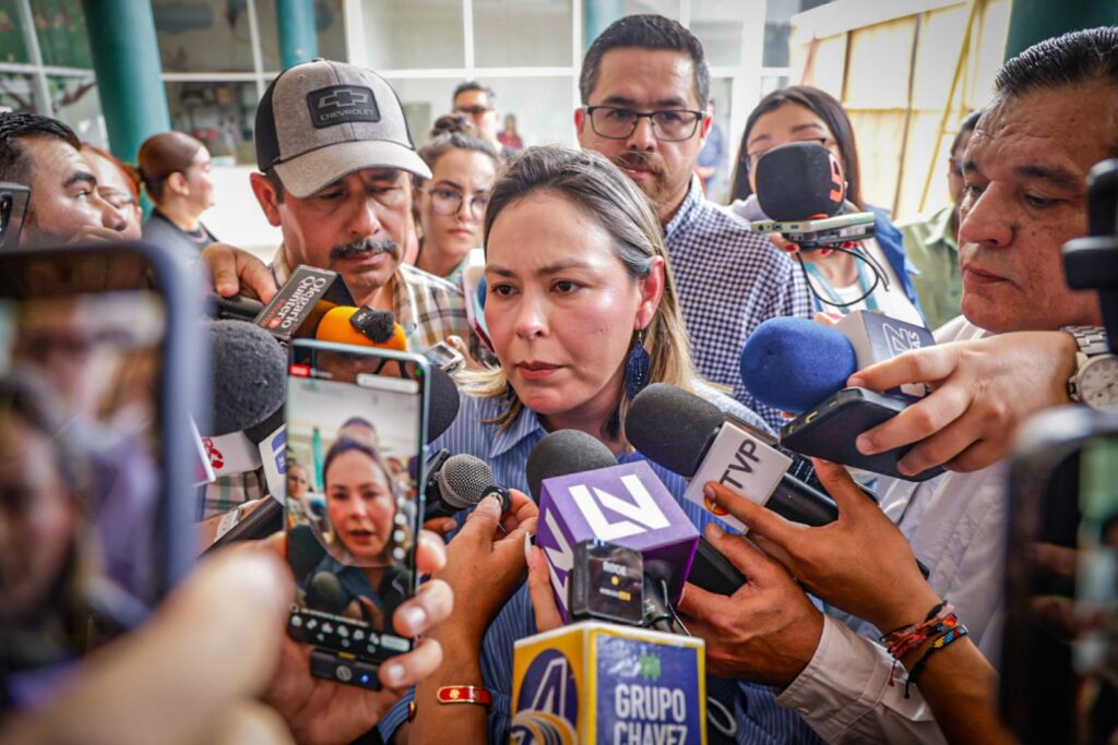 Se reúne Yeraldine Bonilla con el Gral. Julio Islas, nuevo mando de la 9na Zona Militar; desmiente mala relación con Defensa