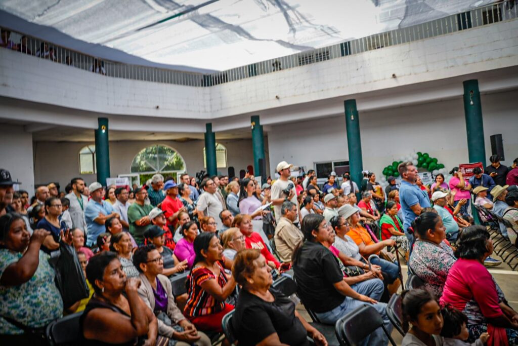 ¡Con recibos de hasta 18 mil pesos! Jornaleros protestan contra CFE en evento de Yeraldine Bonilla