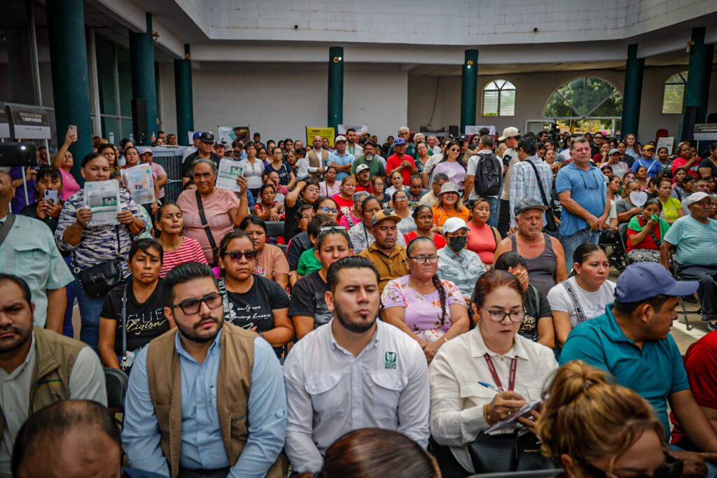 ¡Con recibos de hasta 18 mil pesos! Jornaleros protestan contra CFE en evento de Yeraldine Bonilla