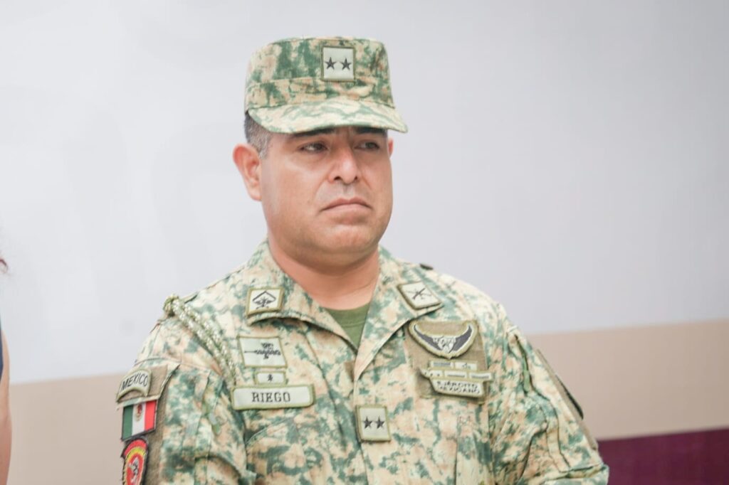 Se reúne Yeraldine Bonilla con el Gral. Julio Islas, nuevo mando de la 9na Zona Militar; desmiente mala relación con Defensa