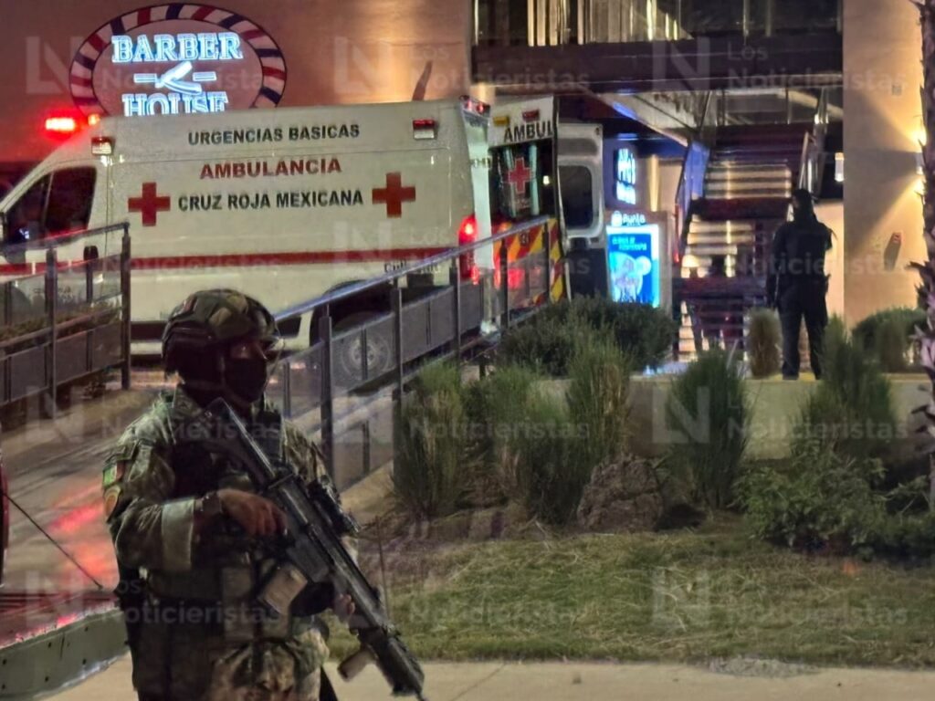 Atacan a balazos a un hombre al interior de una plaza de Valle Alto en Culiacán