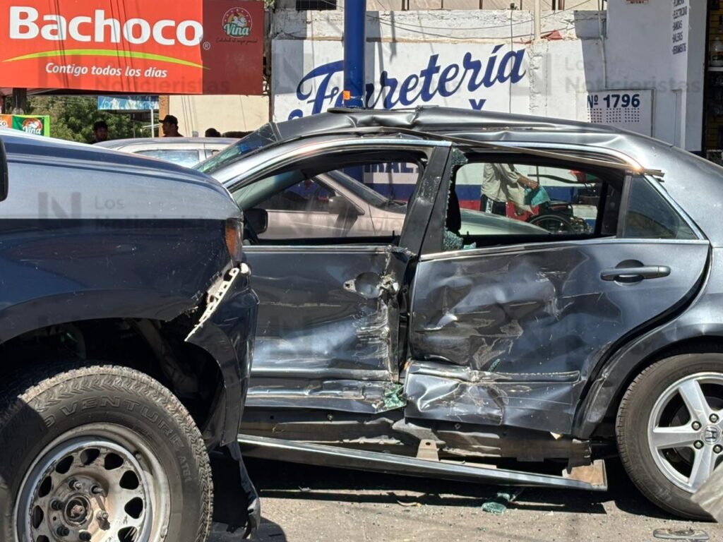 Choque entre patrulla municipal y vehículo deja un policía y una mujer heridos leves en la CNOP de Culiacán