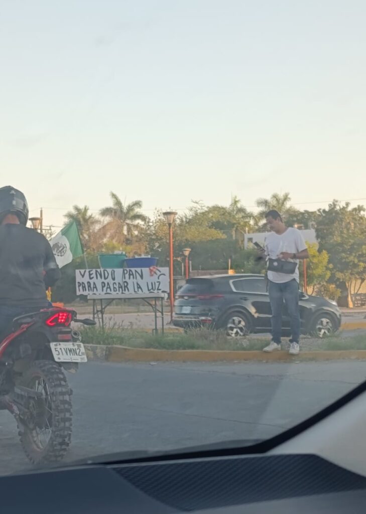 “Vendo pan para pagar la luz”: el letrero con el que comerciante vende pan de “La Lomita” en Guasave, Sinaloa