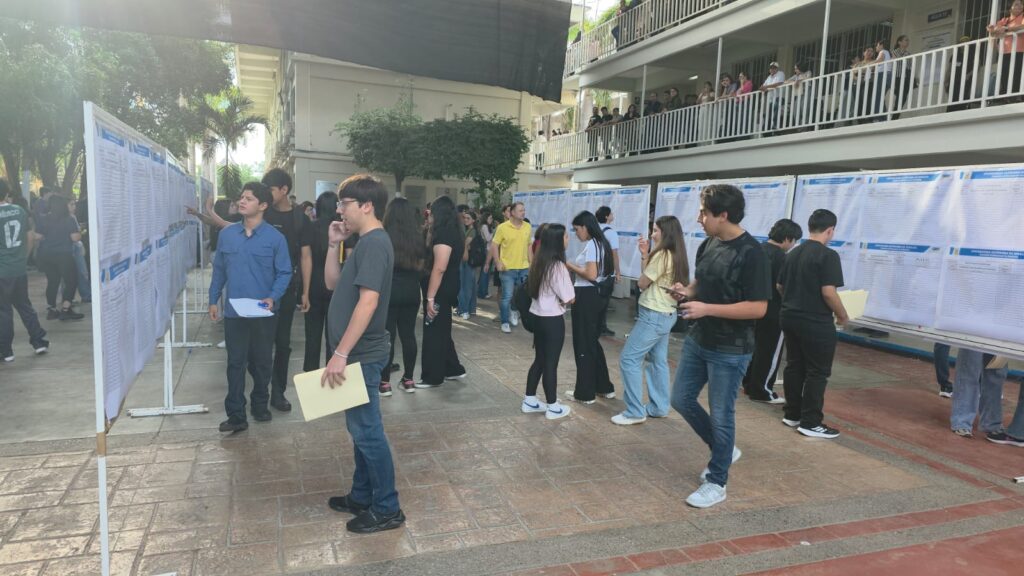 Cerca de 50 mil estudiantes presentan el Examen de Admisión y Diagnóstico para el ciclo escolar 2026-2027 en la UAS
