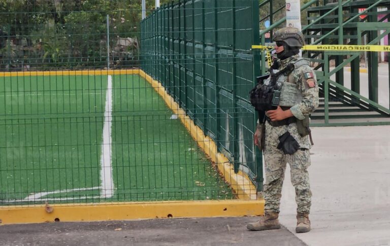 Abandonan a dos hombres asesinados en la plazuela de Tepuche de Culiacán Abandonan a dos hombres asesinados en la plazuela de Tepuche de Culiacán