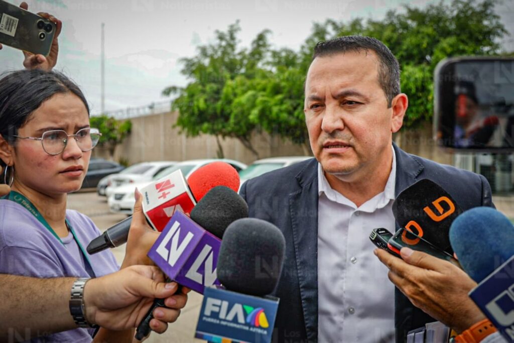 Se presenta Dámaso Castro Zaavedra a declarar ante FGR tras acusaciones de EU de nexos con el ‘narco’