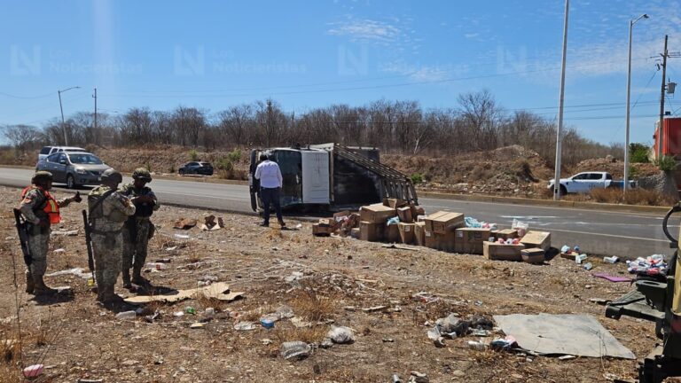 Volcadura sobre La Costerita de Culiacán, Sinaloa deja un lesionado Volcadura sobre La Costerita de Culiacán, Sinaloa deja un lesionado