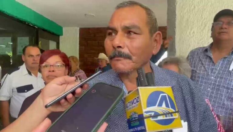 Entre lágrimas e impotencia, Don Jesús Llega a la CFE en Los Mochis suplicando reconexión del servicio eléctrico