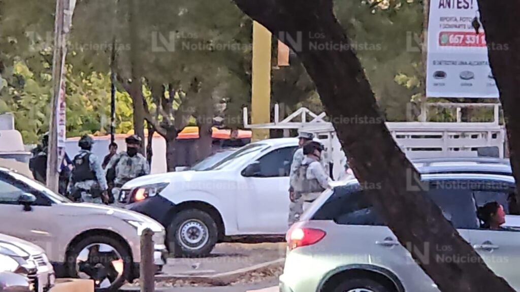 Ejecutan a balazos a un hombre a bordo de una camioneta frente al Centro de Ciencias en Culiacán