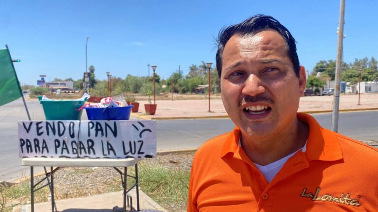 Él es Ramiro, el comerciante que salió a vender pan para poder pagar la luz en Guasave Él es Ramiro, el comerciante que salió a vender pan para poder pagar la luz en Guasave