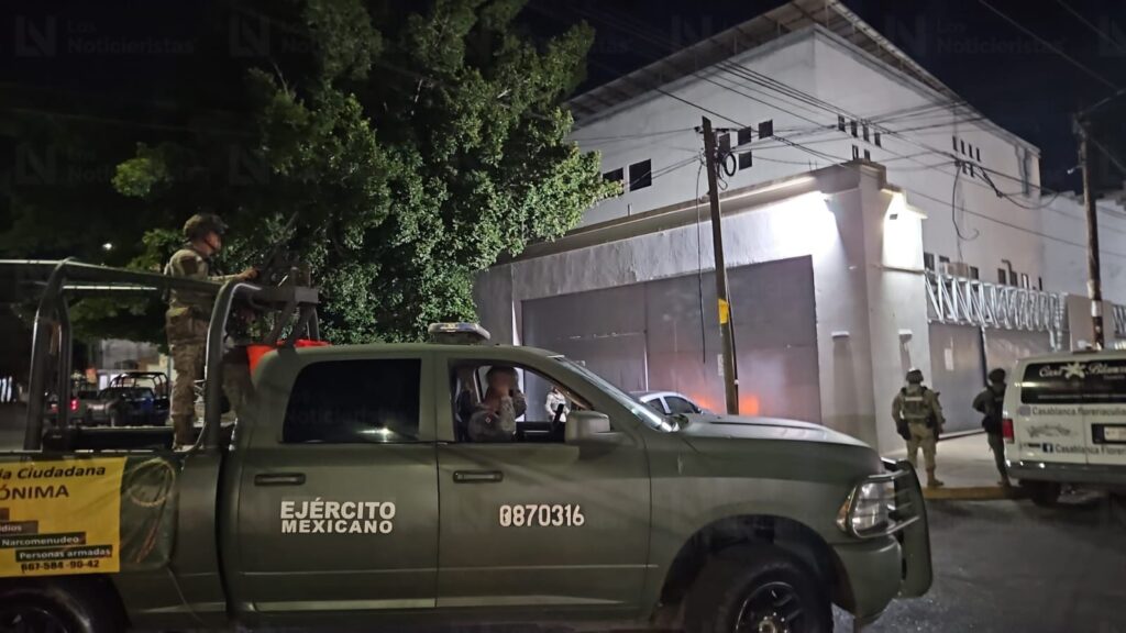 Hay detenidos y un muerto: Ataque a balazos en estacionamiento de funeraria de Culiacán desata persecución