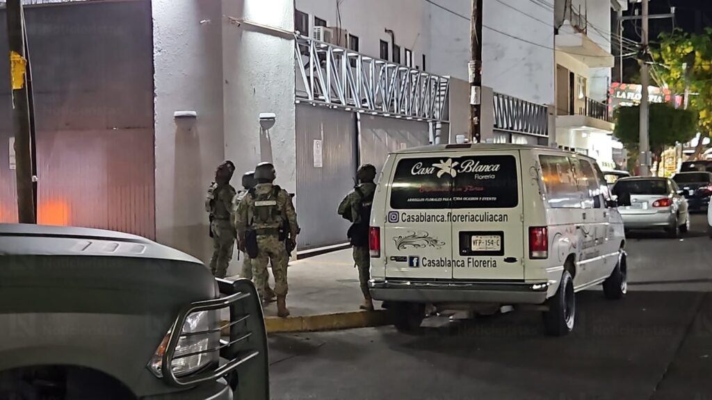 Hay detenidos y un muerto: Ataque a balazos en estacionamiento de funeraria de Culiacán desata persecución