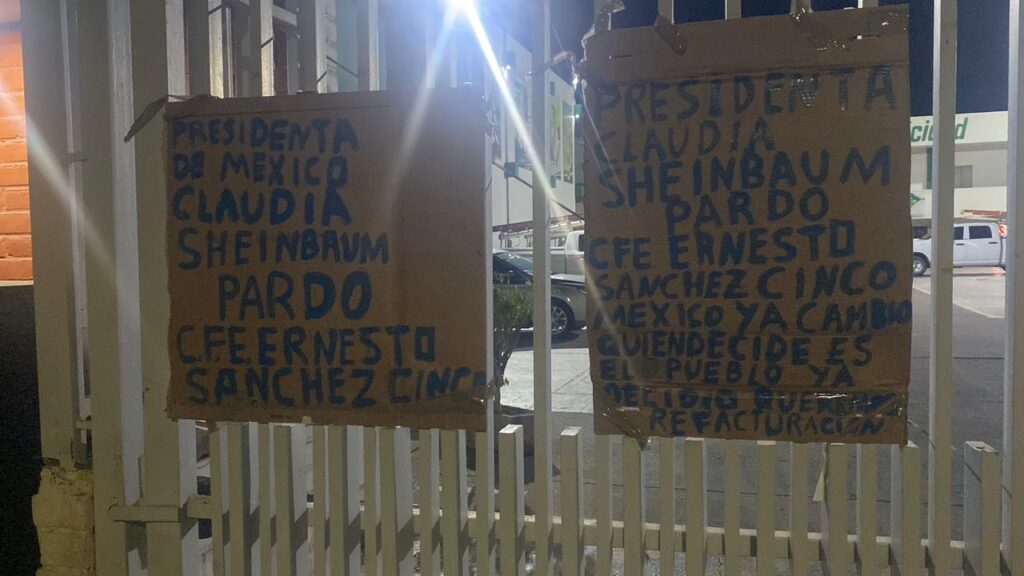 Durante la madrugada, toman usuarios la CFE en Guasave; impiden acceso y salida a cortes de energía
