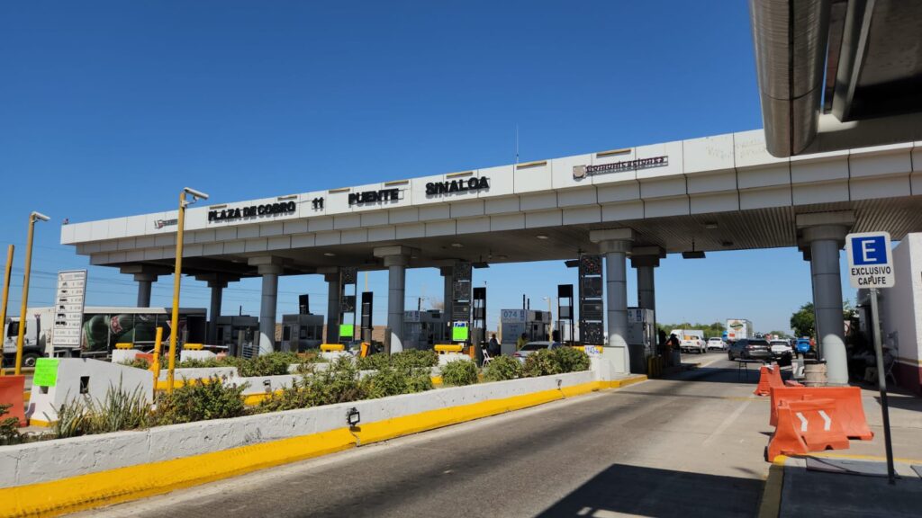 Campesinos mantendrán toma de casetas en Sinaloa hasta obtener respuestas; buscan llevar 10 camiones a Guadalajara