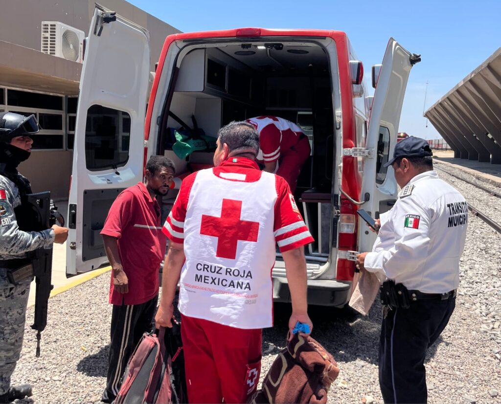 Mujer pierde un pie al intentar subir al tren de carga en Estación Sufragio, El Fuerte, Sinaloa